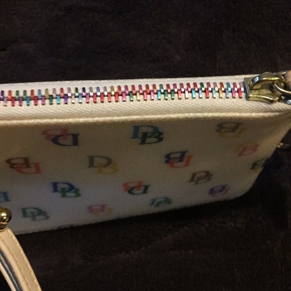 Dooney & Bourke - Picture 6 of 6